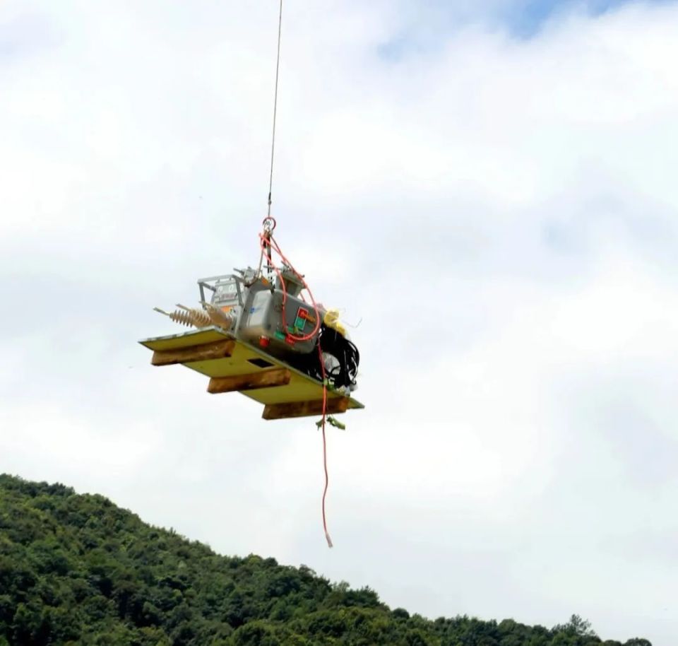 重载运输,悬停装卸!你见过这种无人机作业?