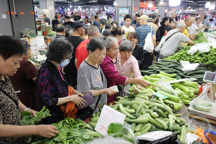 集市上热闹的场景图片图片