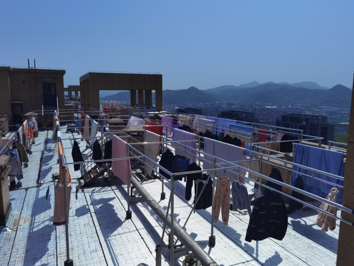 晾晒体验新高度杭州萧山小区楼顶超大晾衣场怎么建成的