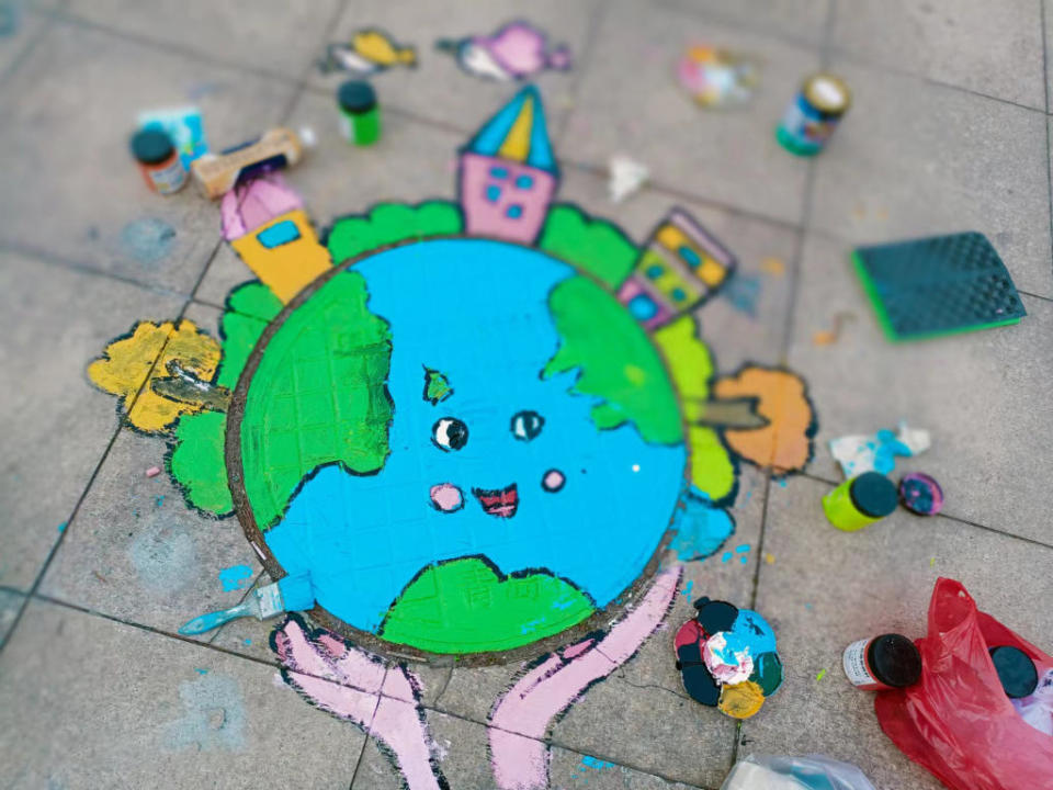 井盖变"景"盖,妙手绘环保