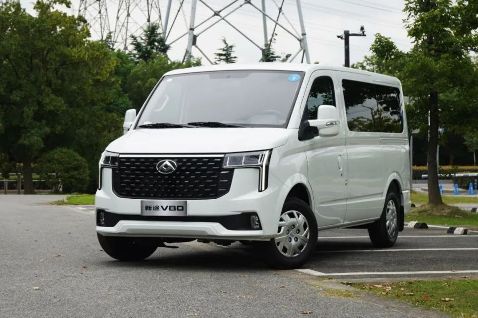 在实用上加点精致,试驾大通maxus新途v80_腾讯新闻