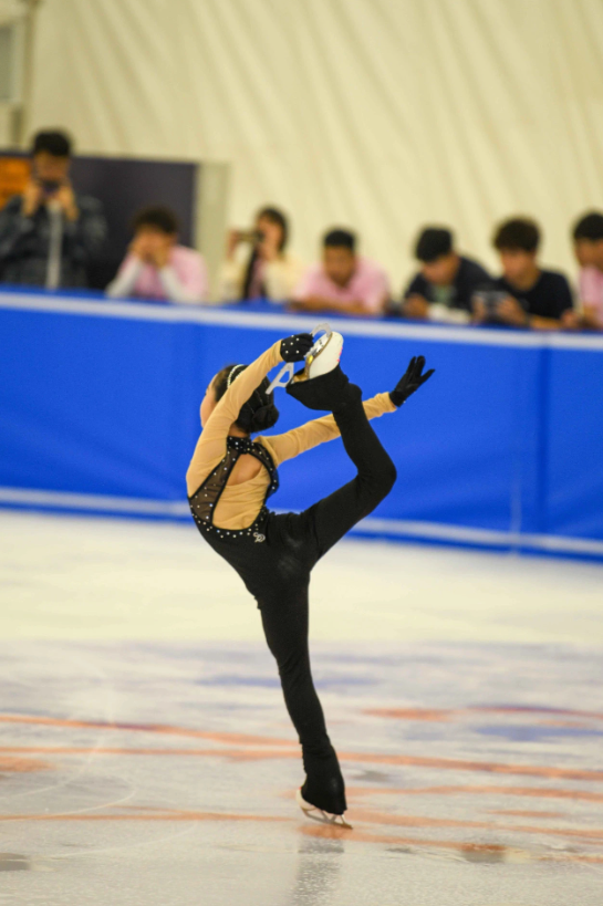 冰雪之花盛开校园 河南高校有了"冰球馆"