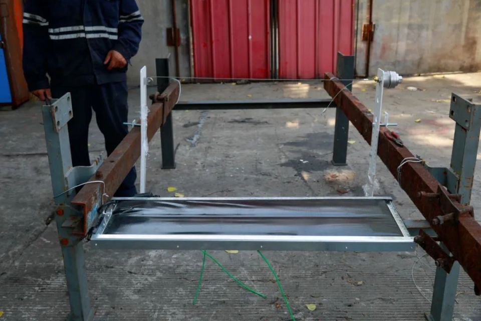 章村矿井下原煤运输皮带设备多,路线长,9部皮带落煤点安装撕裂保护达