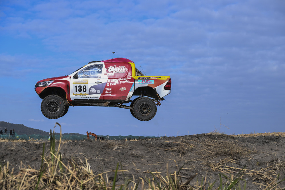 新华社记者 贺长山 摄11月25日,唐山运良do轮毂车队车