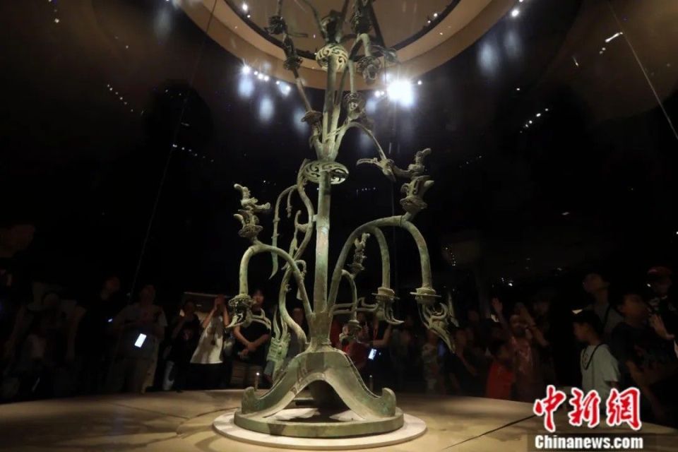 余健:三星堆的青铜神树为何还在不断"长高"?