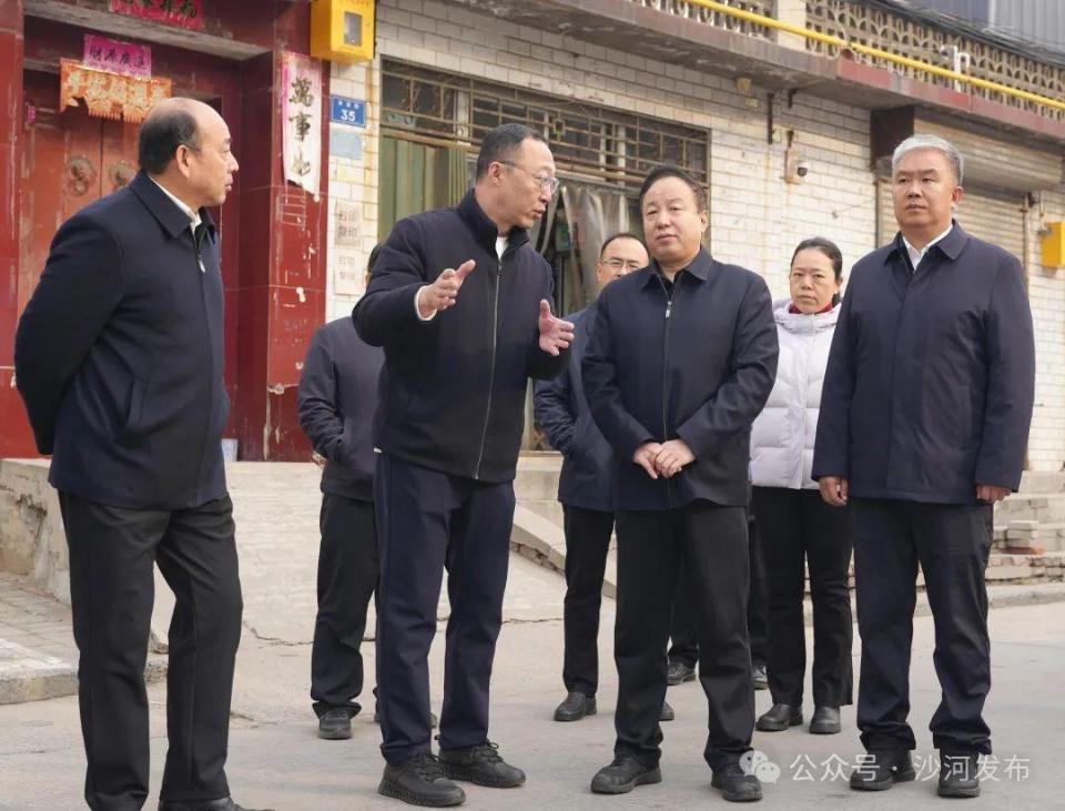 市委书记戎华奎调研校园食品安全暨周边环境治理工作