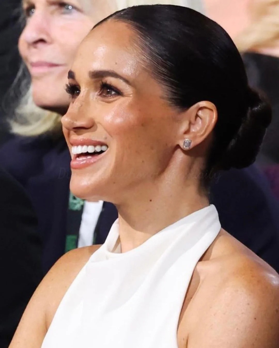 43岁梅根的状状态回春!