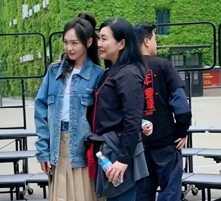 唐嫣参加中戏同学会!