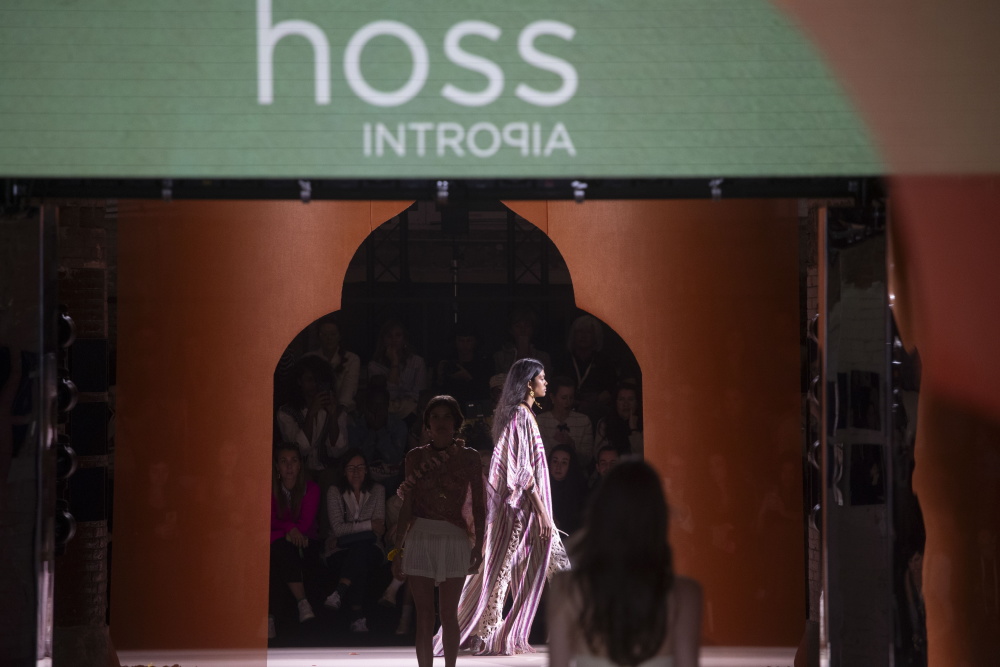 巴塞罗那080时装周掠影_腾讯新闻