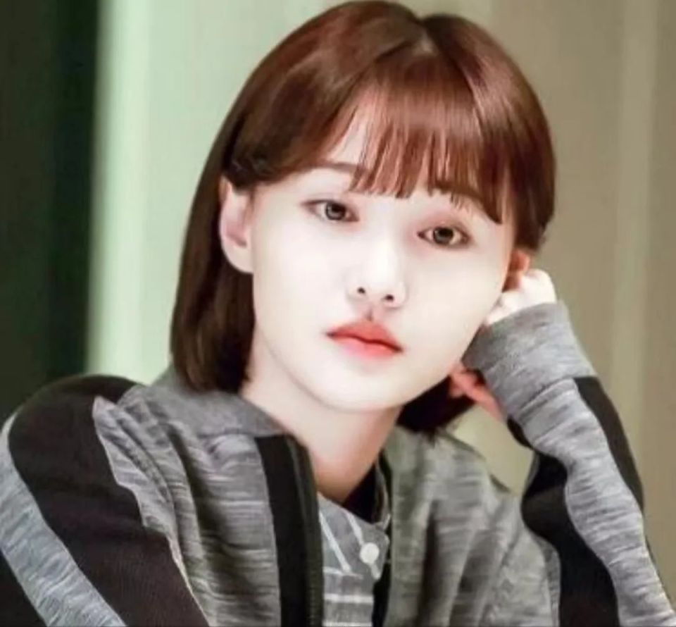 法院判中介还郑爽650万,从顶流小花到人人喊打的,她哪里错了_腾讯新闻