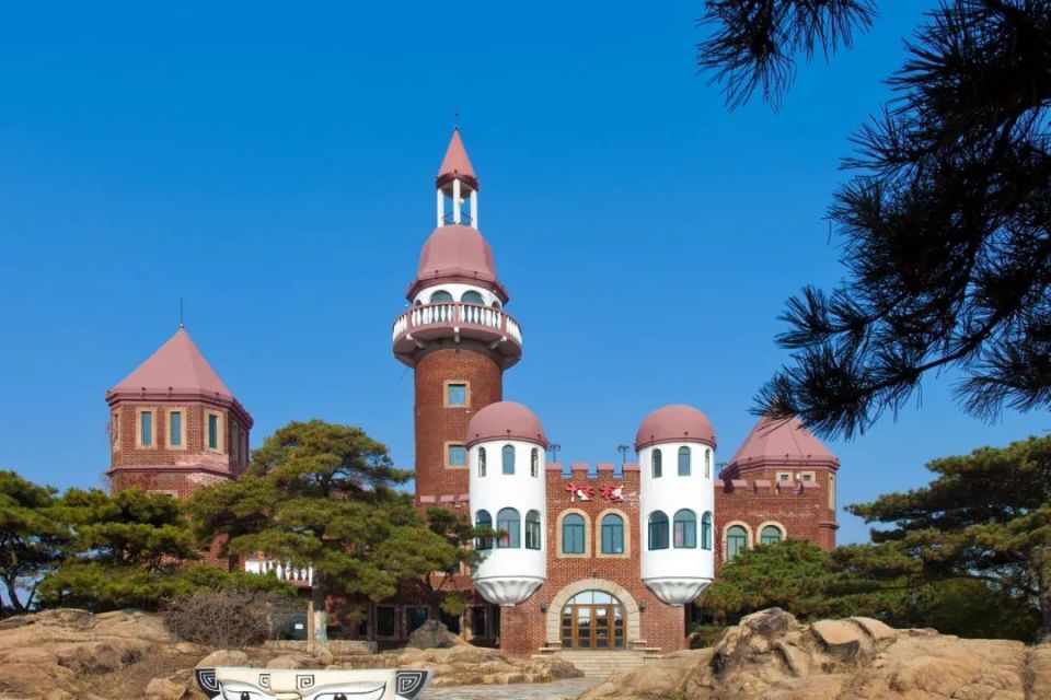 怪楼奇园03地理位置:17点停止入园,每周一闭园营业时间:早8点30至17点