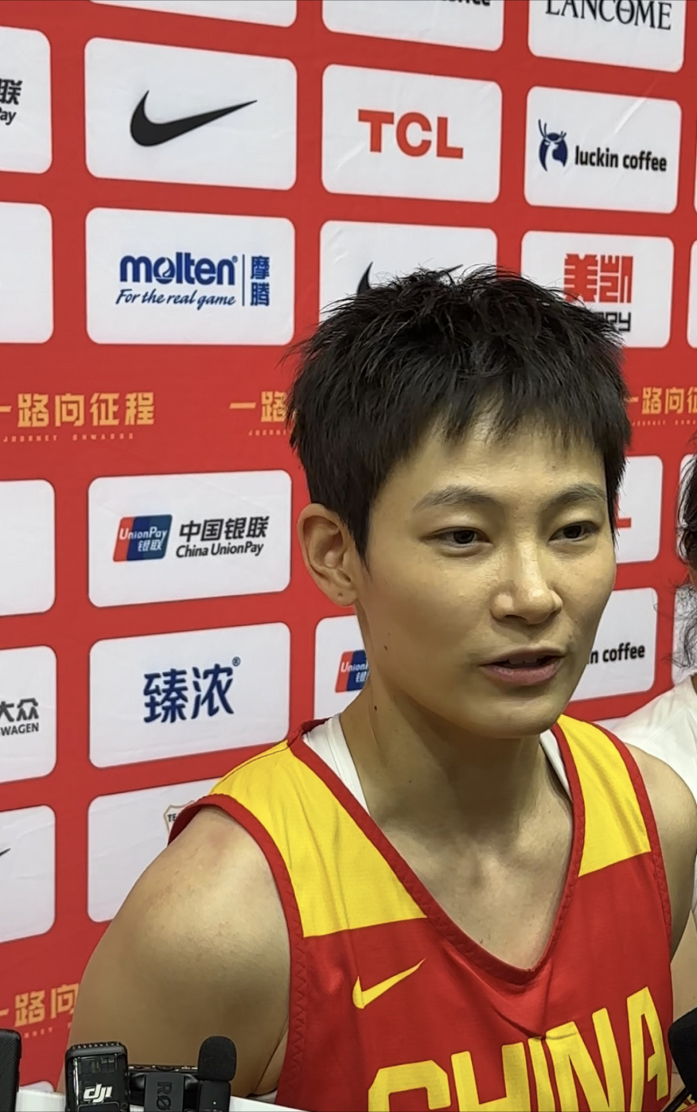 杨力维接受采访主力中锋韩旭认为,此前热身赛输球并非坏事.