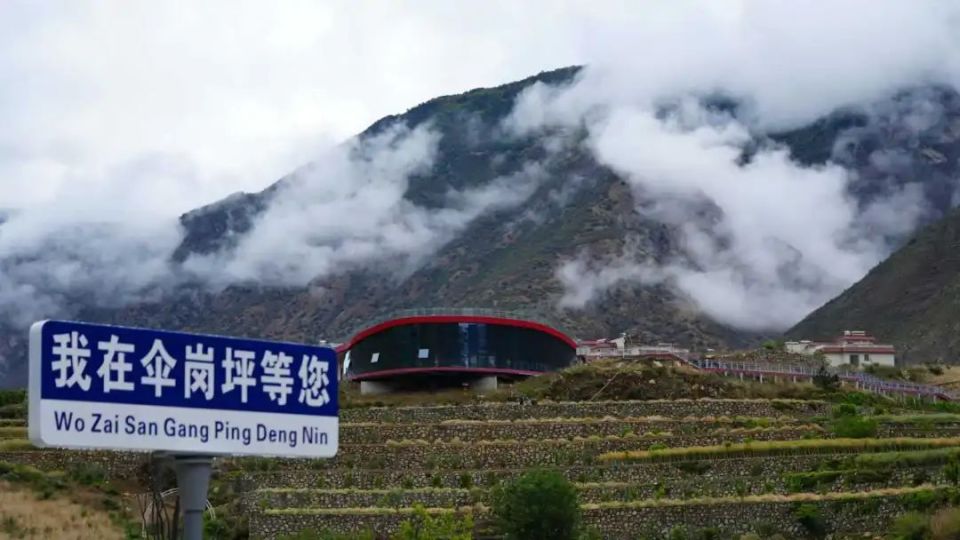 浙里甘孜·山海情深 |  对口支援赋能泸定绘就"乡村旅游 "新画卷
