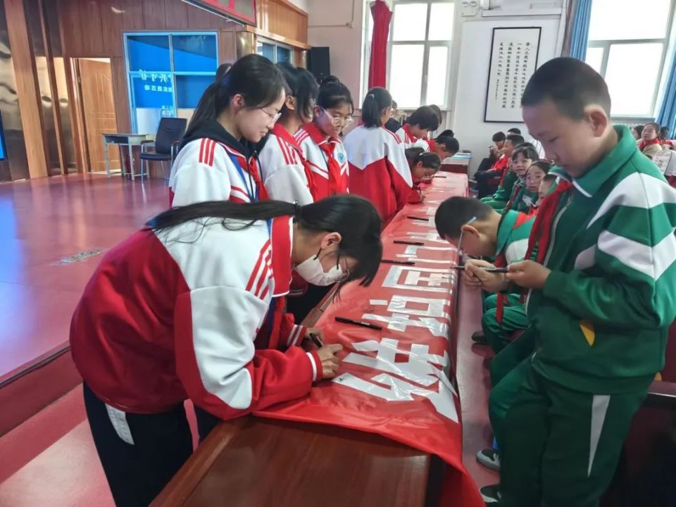 15全民国家安全教育日西宁市少先队主题实践活动在湟源一中举办