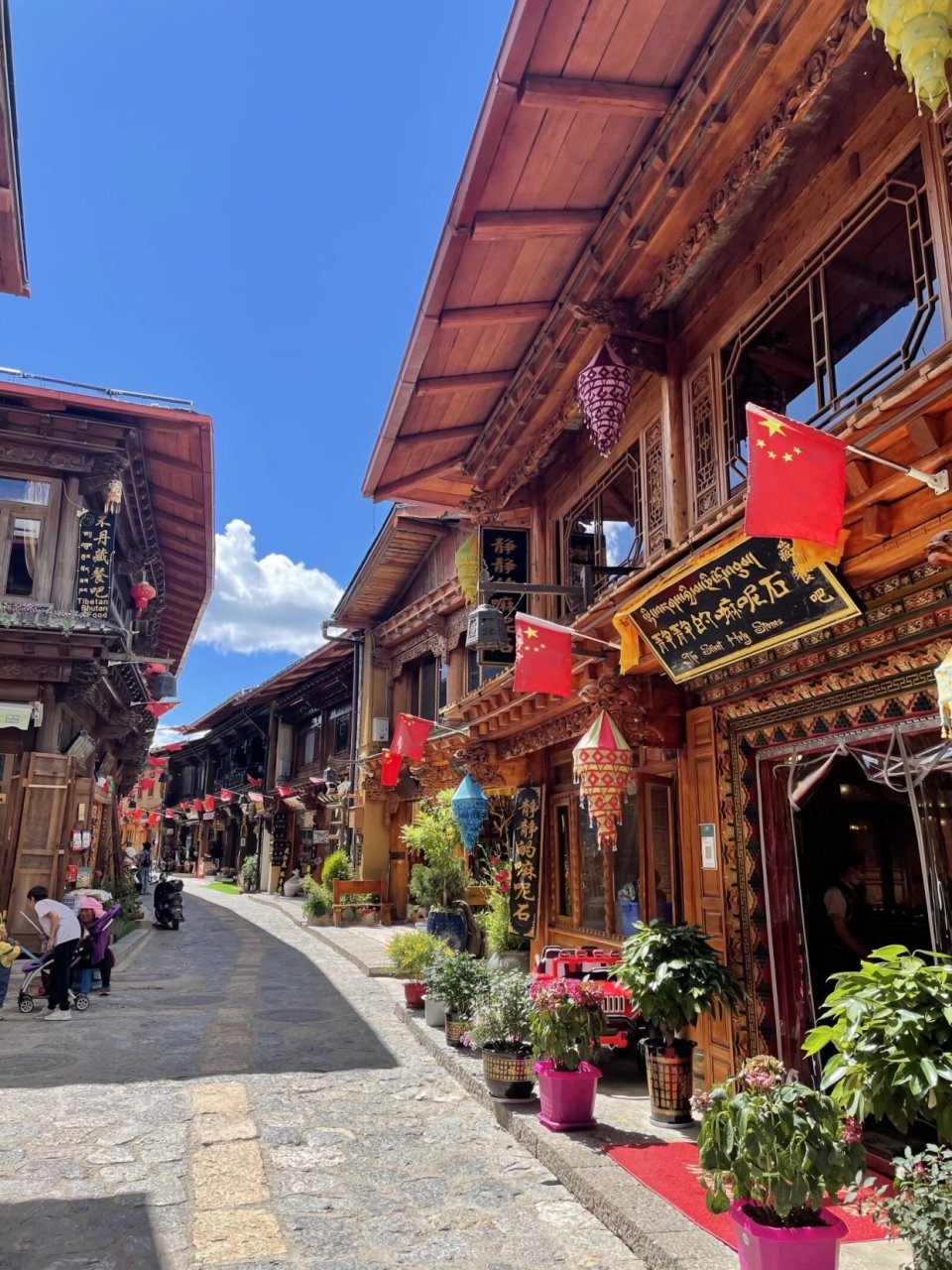 昆明动车直达,夏日避暑高原古城,千年美食古城