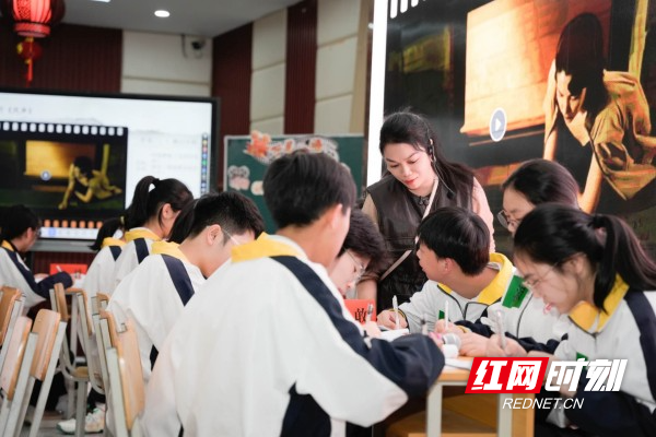 赵亮亮:扎根讲台二十年 她把美育种进孩子心里_