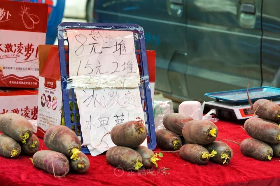 世间万物汇集于此,按一袋,一兜,一堆,甚至一箱起售,3元一斤,5元2斤,10