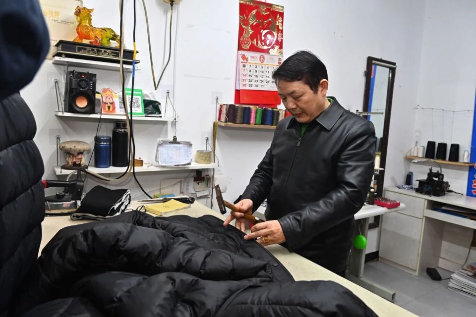 天一冷，常州很多人拆起旧羽绒服！最近爆火，省下近千元_腾讯新闻