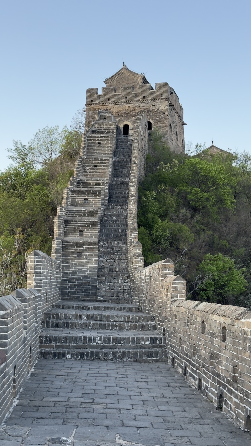 河北滦平:金山岭长城晨光映照景如画