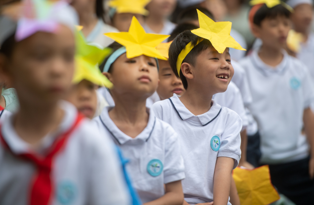 新华社记者 杜子璇 摄5月31日,在湖北省武汉市万松园路小学,孩子们在