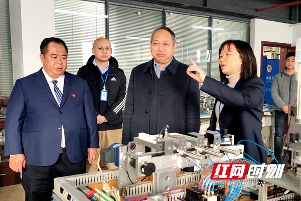 邓政表示,学校将按照督查专家组的意见和建议,形成问题清单和整改清单