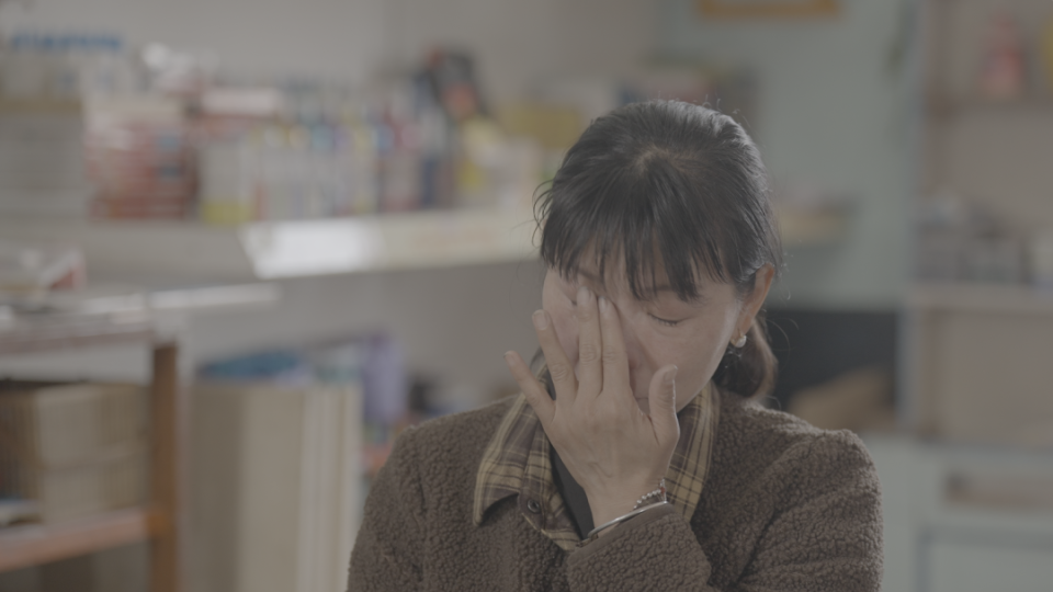 他们的话就像拼图上缺失的一角,和孩子们的故事凑在一起,让我看到了这