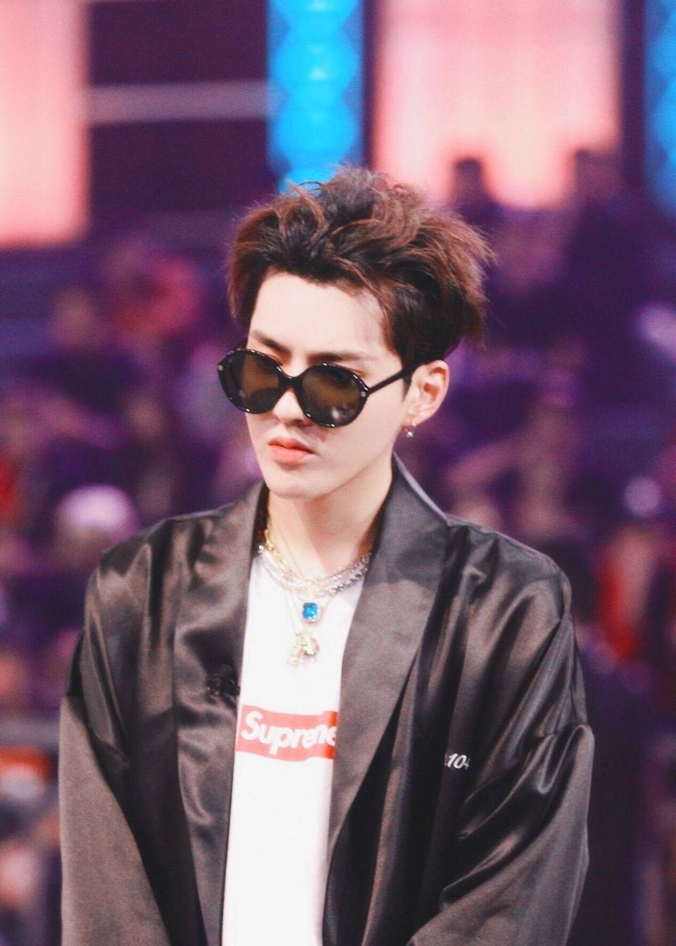 吴亦凡两关联公司欠税400余万