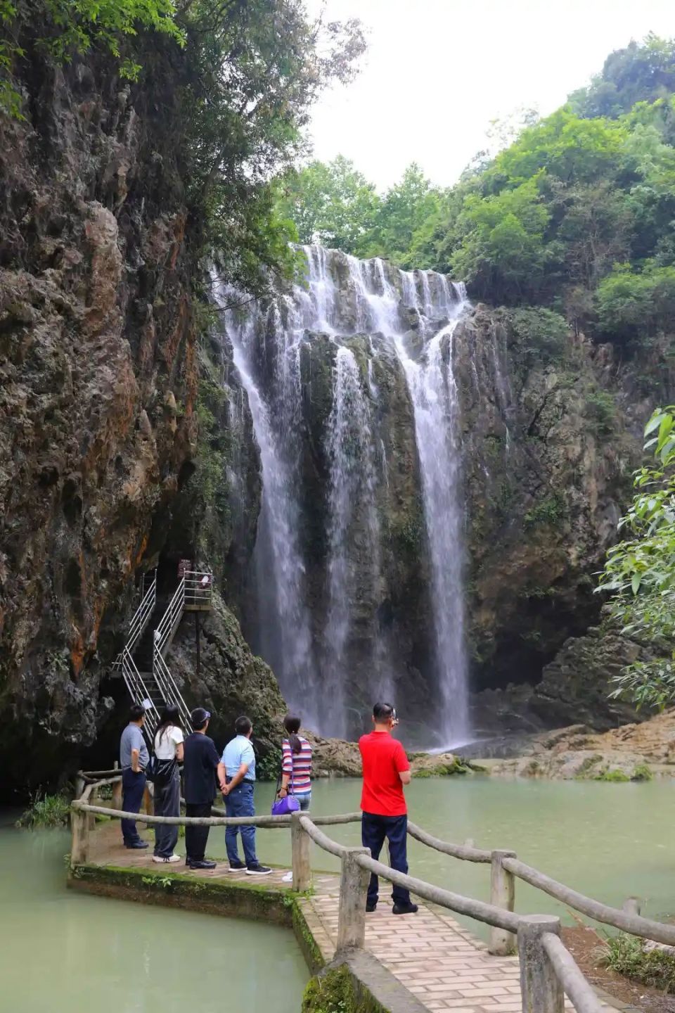 中国旅游日丨绥阳:景区旅游持续升温 游客尽享"足金"体验