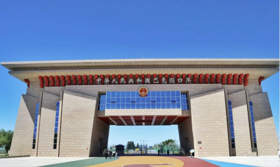 巴克图口岸—塔城红楼博物馆—塔城手风琴展览馆day-1走,预留三天时间