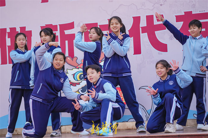 十四中学子"龙"重迎接新学期 | 镜相_腾讯新闻