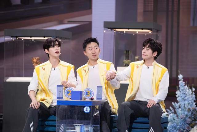 《另一种蓝》剧组做客《你好,星期六》,宋茜周渝民陷卧底风波?