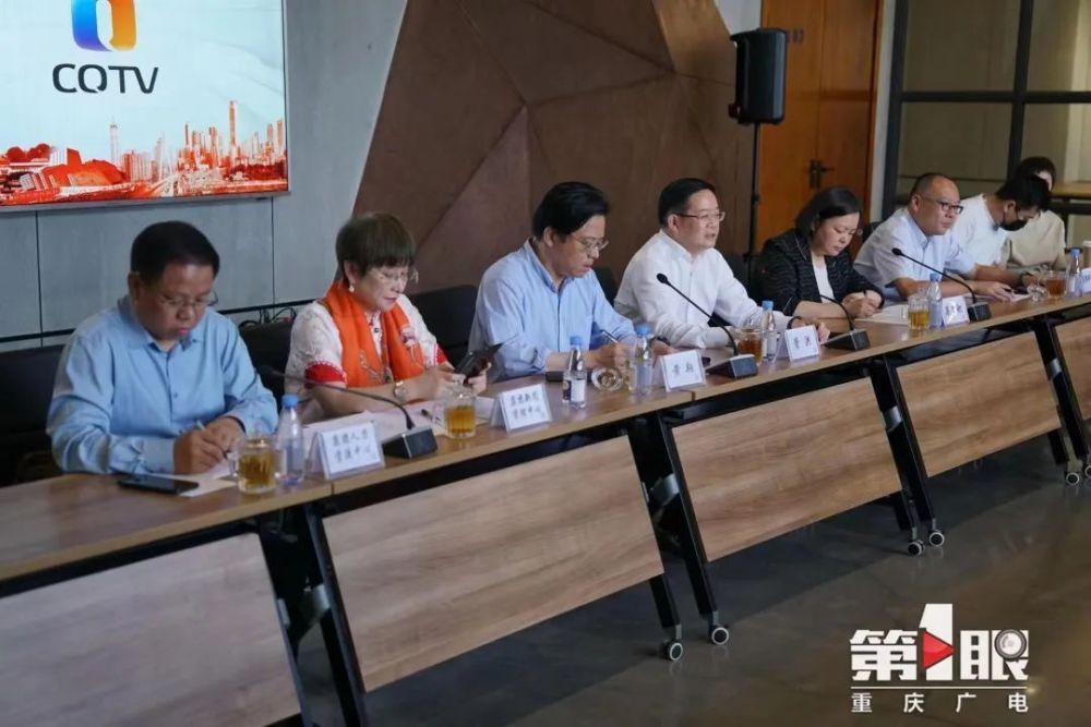 重庆卫视频道主持人龙勇,王姝,融媒体新闻中心主持人陈力,李菁,郭雪莹