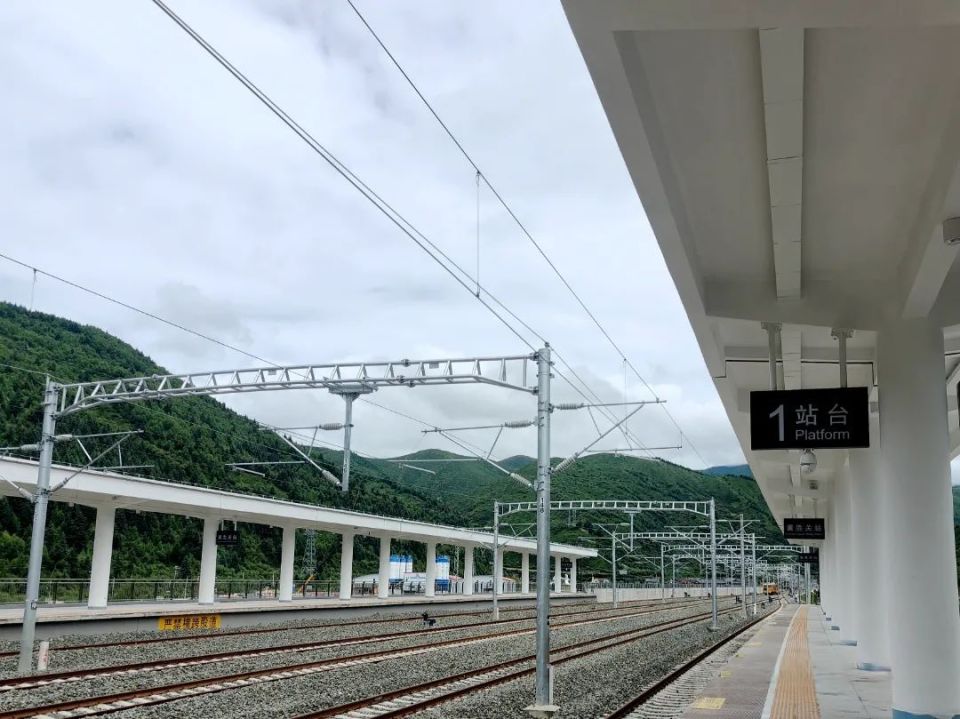 松潘站,黄龙九寨站,黄胜关站长这样