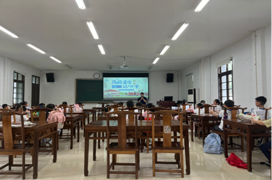 名胜区消防深入辖区开展暑期小学生消防安全培训