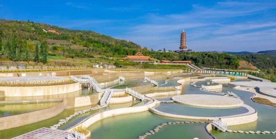 随后沿1999级台阶攀登锦屏山风景区许下对未来的美好愿景五,湖泉