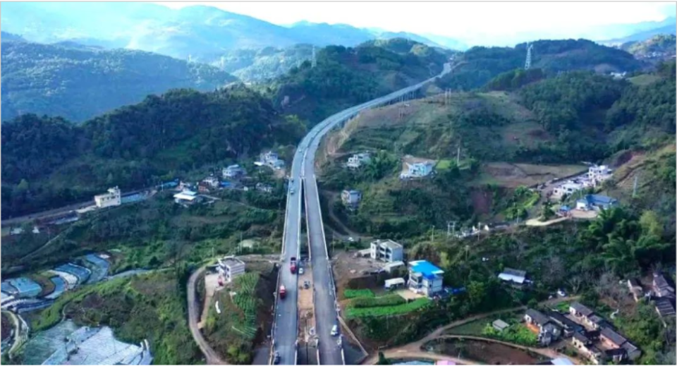 近日,永勐高速公路项目第二施工总承包部承建的所有桥梁工程t梁全部