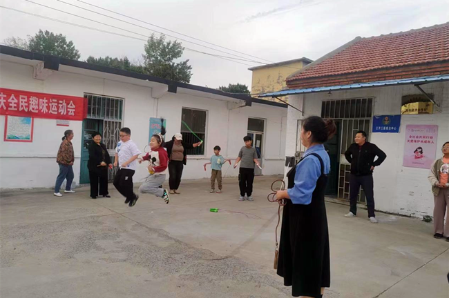 滕州市善南街道王开三居开展青少年趣味运动会
