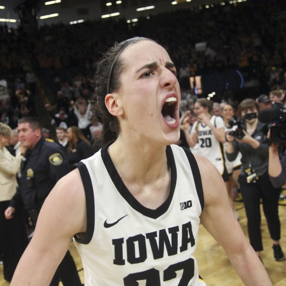 ncaa女篮疯三女库里克拉克狂砍41分爱荷华挺进四强