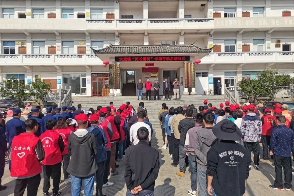 清运垃圾100余吨!大理市镇"河长清河"众参与