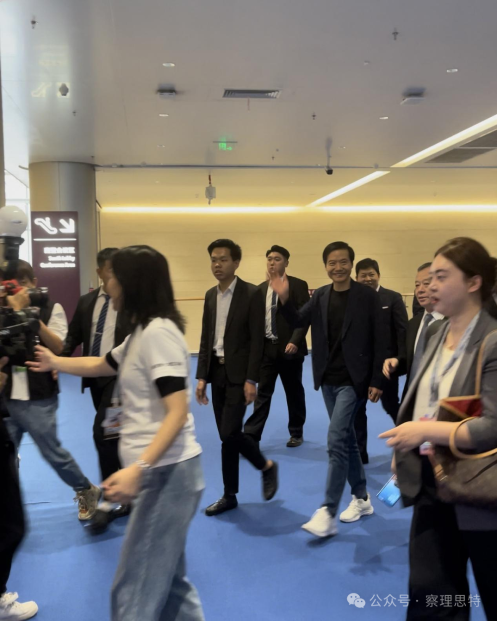 始于北京的"老板 明星"泼天流量,大湾区车展妥妥接住了
