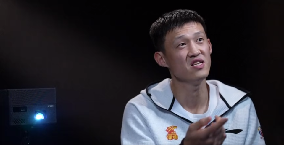 周鹏:惨败菲律宾后我把更衣室砸了 年轻队友不以为耻说自己尽力了