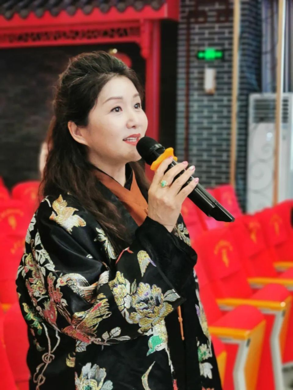 戏曲进校园 扬剧名家葛瑞莲走进德阳市华山路小学