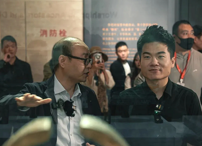 董宇辉"打灯"遭质疑,博物馆直播当有明确标准 | 新京报专栏_腾讯新闻