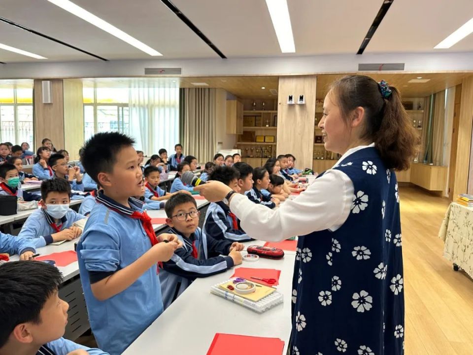 厦门市作协"名家进校园"系列活动走进厦门市园南小学_腾讯新闻