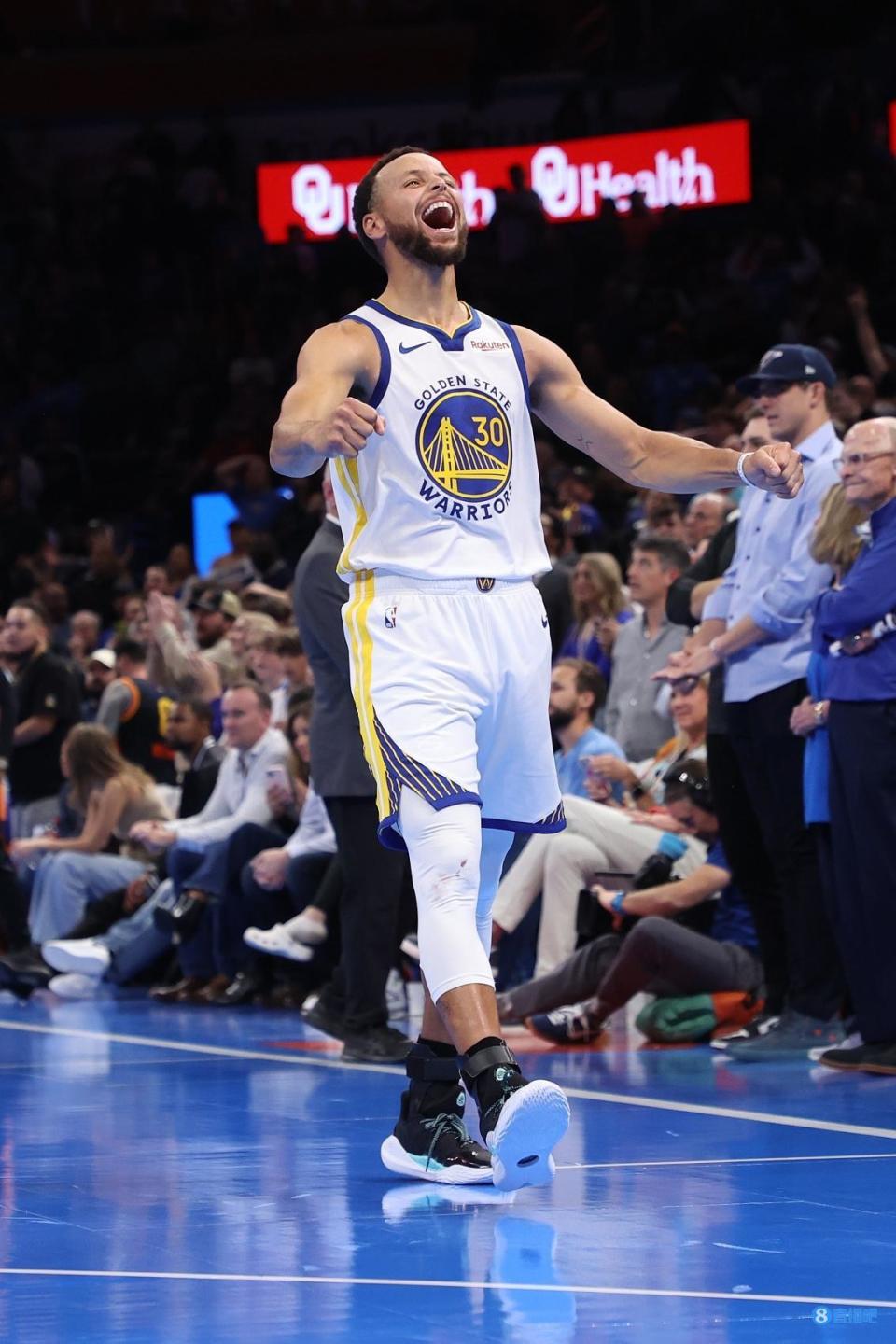 库里开季连续8场投进4 三分 nba历史首人!_腾讯新闻