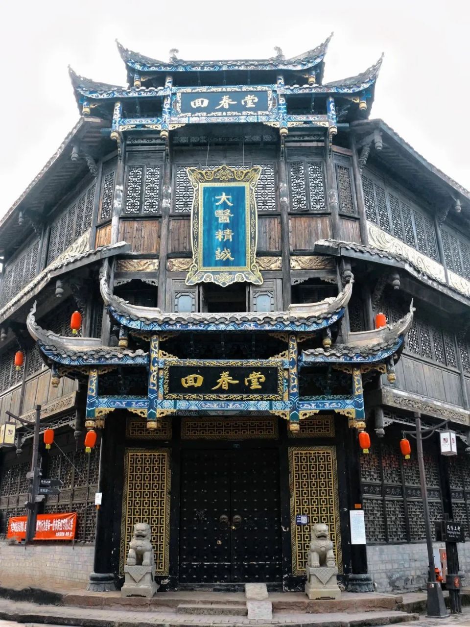 带小朋友走在龙凤古镇的小巷里竟有种探秘般的乐趣一道石阶,一堵石墙