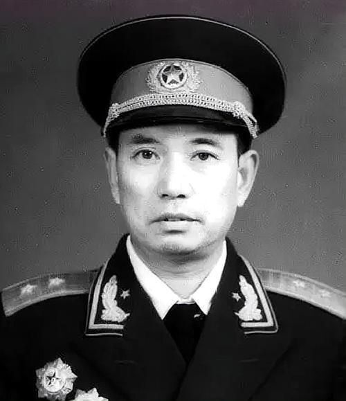 吴克华道:"这不是硬骨头,简直就是是送到嘴边的肥肉,不吃白不吃,打