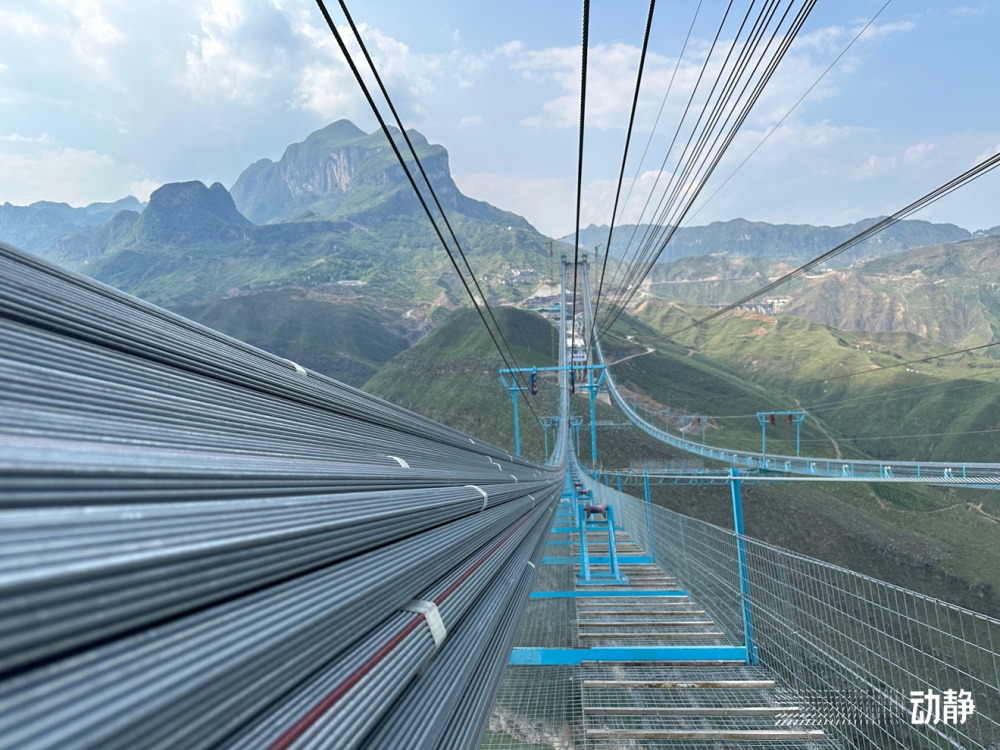 纯贵州造悬索桥纳晴高速牂牁江特大桥主缆索股牵引完工