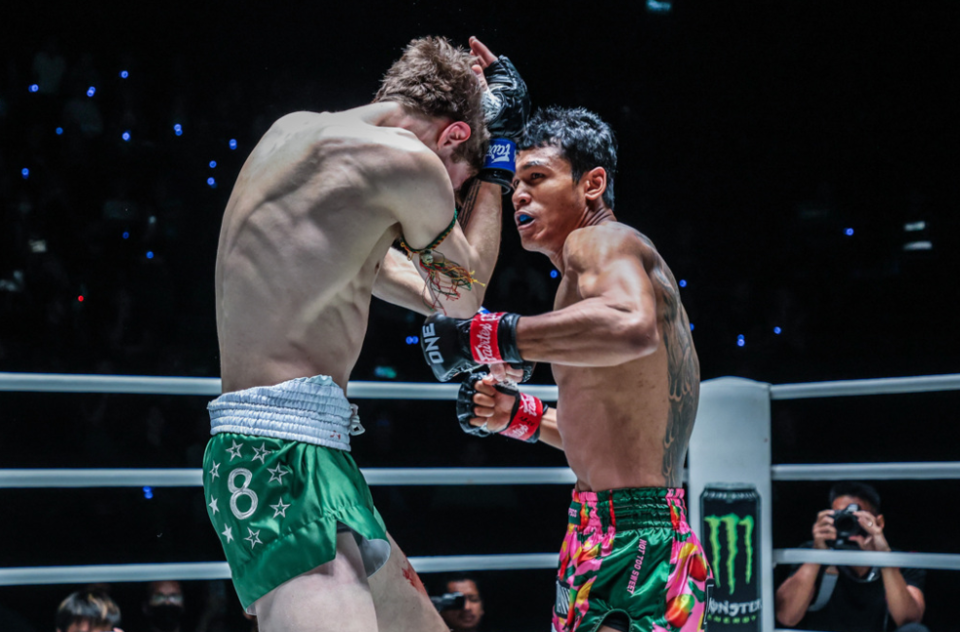 one巅峰系列赛17战报:8战7场终结,凯克利亚获重量级泰拳冠军_腾讯新闻