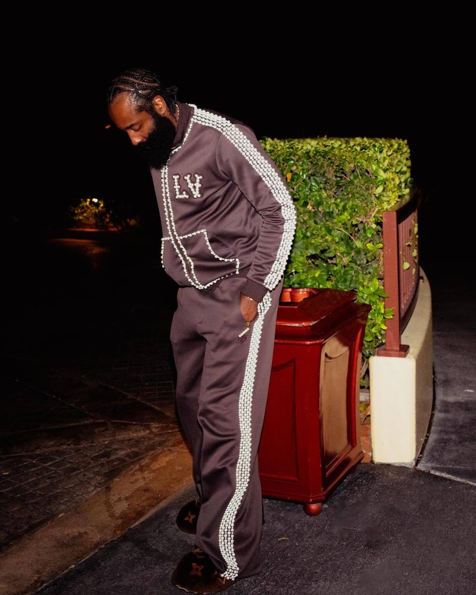 哈登一身lv休闲装保持谦逊听起来像是我在吹牛